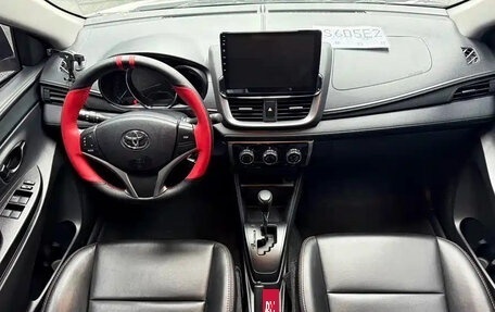 Toyota Yaris XP150 рестайлинг, 2022 год, 1 200 000 рублей, 8 фотография