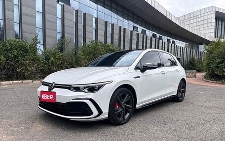 Volkswagen Golf VIII, 2022 год, 1 950 000 рублей, 1 фотография