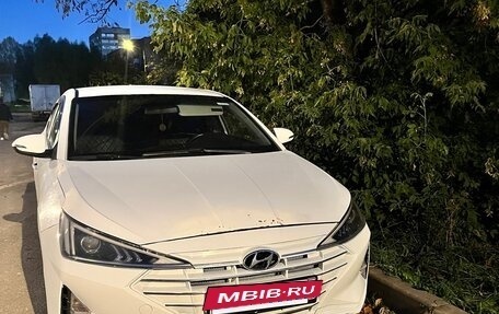 Hyundai Elantra VI рестайлинг, 2020 год, 900 000 рублей, 4 фотография