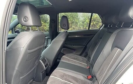 Volkswagen Golf VIII, 2022 год, 1 950 000 рублей, 13 фотография