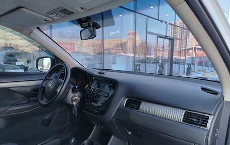 Mitsubishi Outlander III рестайлинг 3, 2012 год, 1 220 000 рублей, 13 фотография