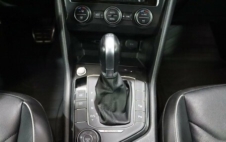 Volkswagen Tiguan II, 2019 год, 2 990 000 рублей, 19 фотография