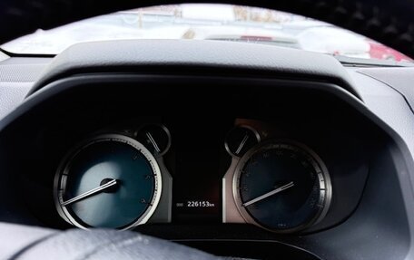 Toyota Land Cruiser Prado 150 рестайлинг 2, 2018 год, 4 300 000 рублей, 10 фотография