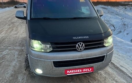 Volkswagen Caravelle T5, 2010 год, 1 350 000 рублей, 2 фотография