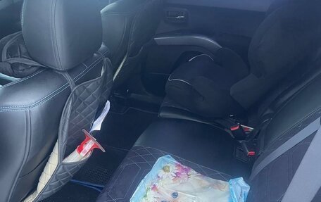 Mitsubishi Outlander III рестайлинг 3, 2008 год, 900 000 рублей, 13 фотография