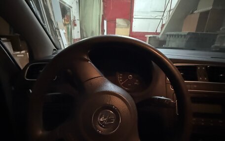 Volkswagen Polo VI (EU Market), 2011 год, 700 000 рублей, 6 фотография