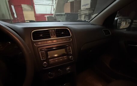 Volkswagen Polo VI (EU Market), 2011 год, 700 000 рублей, 7 фотография