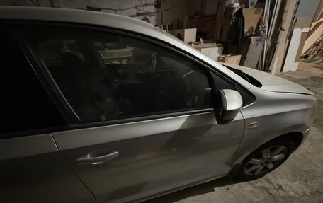 Volkswagen Polo VI (EU Market), 2011 год, 700 000 рублей, 10 фотография