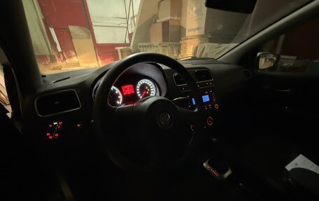 Volkswagen Polo VI (EU Market), 2011 год, 700 000 рублей, 19 фотография