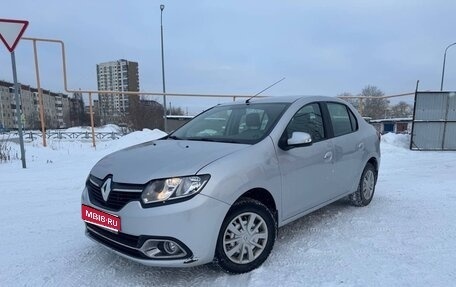Renault Logan II, 2015 год, 700 000 рублей, 1 фотография