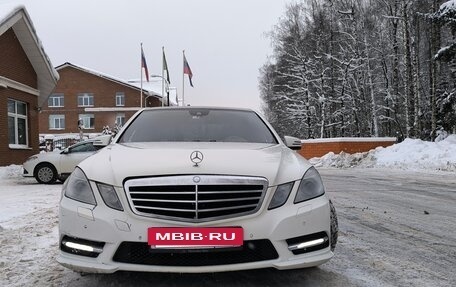 Mercedes-Benz E-Класс, 2012 год, 1 250 000 рублей, 3 фотография