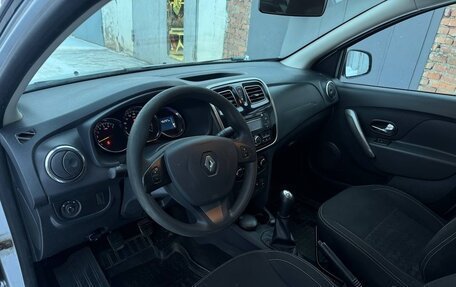 Renault Logan II, 2015 год, 700 000 рублей, 10 фотография