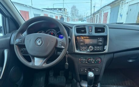 Renault Logan II, 2015 год, 700 000 рублей, 11 фотография