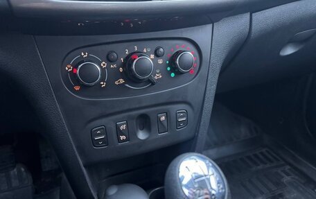 Renault Logan II, 2015 год, 700 000 рублей, 14 фотография