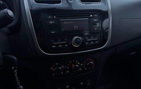 Renault Logan II, 2015 год, 700 000 рублей, 13 фотография