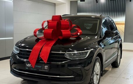 Volkswagen Tiguan II, 2021 год, 2 727 000 рублей, 1 фотография