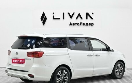 KIA Carnival III, 2018 год, 2 095 000 рублей, 2 фотография