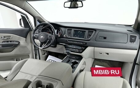 KIA Carnival III, 2018 год, 2 095 000 рублей, 6 фотография