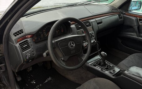 Mercedes-Benz E-Класс, 1999 год, 300 000 рублей, 7 фотография