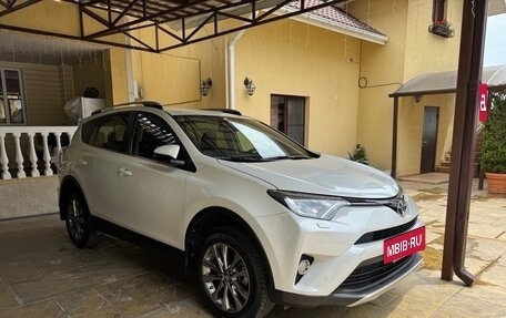 Toyota RAV4, 2018 год, 2 850 000 рублей, 2 фотография