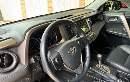 Toyota RAV4, 2018 год, 2 850 000 рублей, 13 фотография