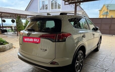 Toyota RAV4, 2018 год, 2 850 000 рублей, 10 фотография