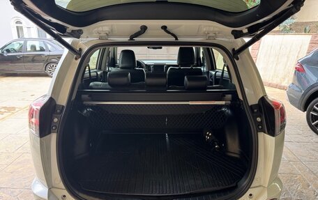 Toyota RAV4, 2018 год, 2 850 000 рублей, 23 фотография