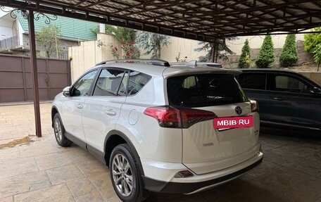 Toyota RAV4, 2018 год, 2 850 000 рублей, 24 фотография