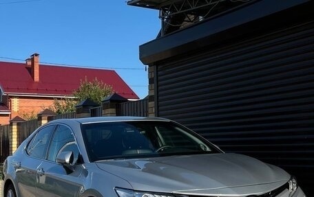 Toyota Camry, 2020 год, 3 200 000 рублей, 2 фотография