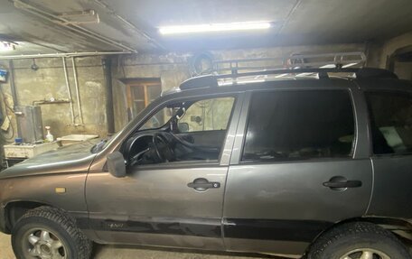 Chevrolet Niva I рестайлинг, 2004 год, 390 000 рублей, 2 фотография