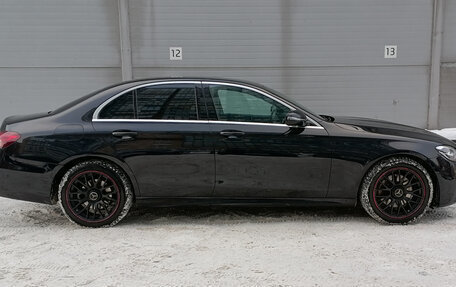 Mercedes-Benz E-Класс, 2021 год, 2 899 000 рублей, 4 фотография