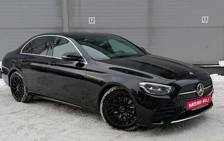 Mercedes-Benz E-Класс, 2021 год, 2 899 000 рублей, 3 фотография