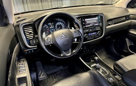 Mitsubishi Outlander III рестайлинг 3, 2017 год, 2 380 000 рублей, 14 фотография