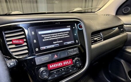 Mitsubishi Outlander III рестайлинг 3, 2017 год, 2 380 000 рублей, 11 фотография