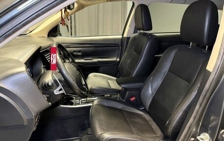 Mitsubishi Outlander III рестайлинг 3, 2017 год, 2 380 000 рублей, 8 фотография