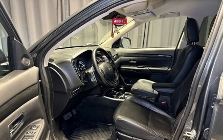 Mitsubishi Outlander III рестайлинг 3, 2017 год, 2 380 000 рублей, 16 фотография