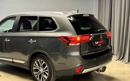 Mitsubishi Outlander III рестайлинг 3, 2017 год, 2 380 000 рублей, 38 фотография