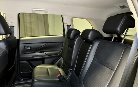 Mitsubishi Outlander III рестайлинг 3, 2017 год, 2 380 000 рублей, 32 фотография