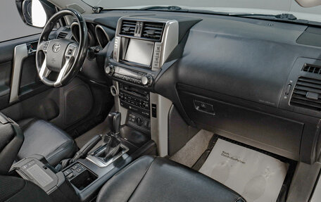 Toyota Land Cruiser Prado 150 рестайлинг 2, 2013 год, 2 599 000 рублей, 10 фотография