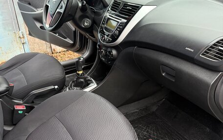 Hyundai Solaris II рестайлинг, 2012 год, 750 000 рублей, 10 фотография