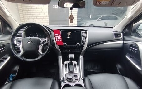 Mitsubishi Pajero Sport III рестайлинг, 2018 год, 3 800 000 рублей, 3 фотография