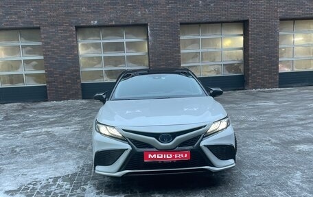 Toyota Camry, 2023 год, 5 600 000 рублей, 1 фотография