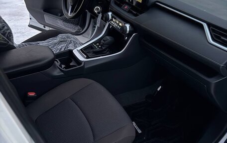 Toyota RAV4, 2024 год, 3 900 000 рублей, 8 фотография