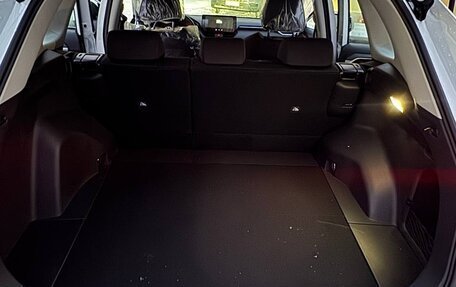 Toyota RAV4, 2024 год, 3 900 000 рублей, 7 фотография