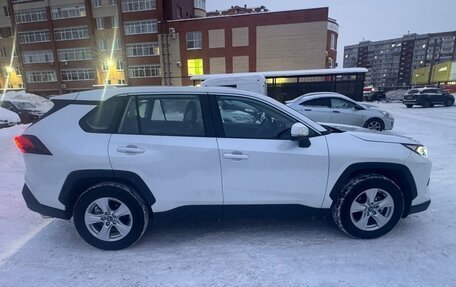 Toyota RAV4, 2024 год, 3 900 000 рублей, 3 фотография