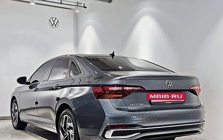 Volkswagen Jetta VII, 2023 год, 1 880 077 рублей, 2 фотография