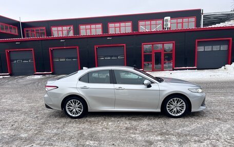 Toyota Camry, 2019 год, 2 750 000 рублей, 1 фотография