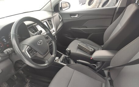 Hyundai Solaris II рестайлинг, 2018 год, 1 250 000 рублей, 8 фотография