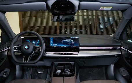 BMW 5 серия, 2025 год, 8 490 000 рублей, 13 фотография