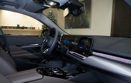 BMW 5 серия, 2025 год, 8 490 000 рублей, 31 фотография